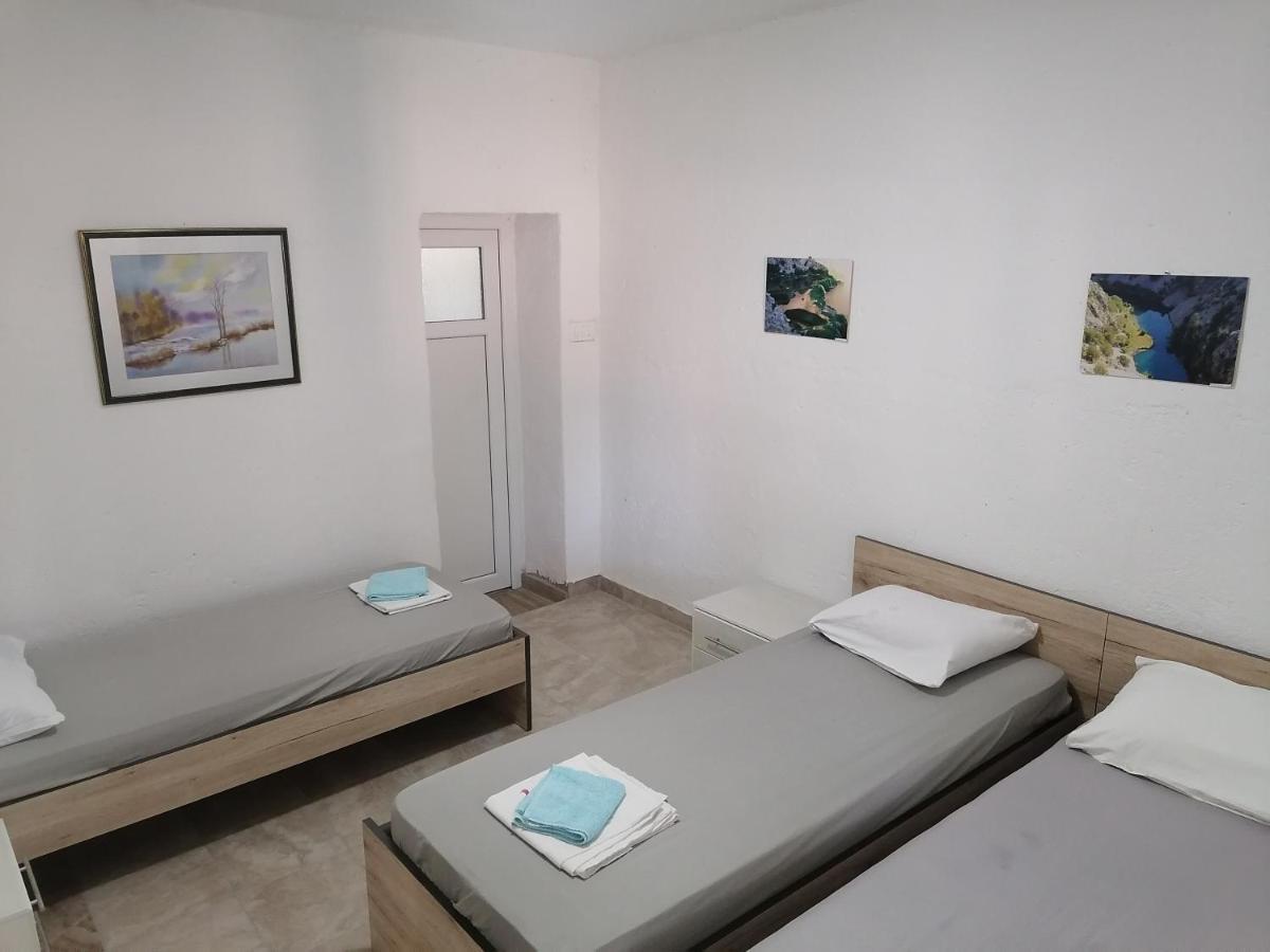 Apartman Milan Obrovac Bagian luar foto